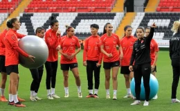 A Milli Kadın Futbol Takımı, Azerbaycan maçları için Erzincan’da çalışmalarını sürdürüyor