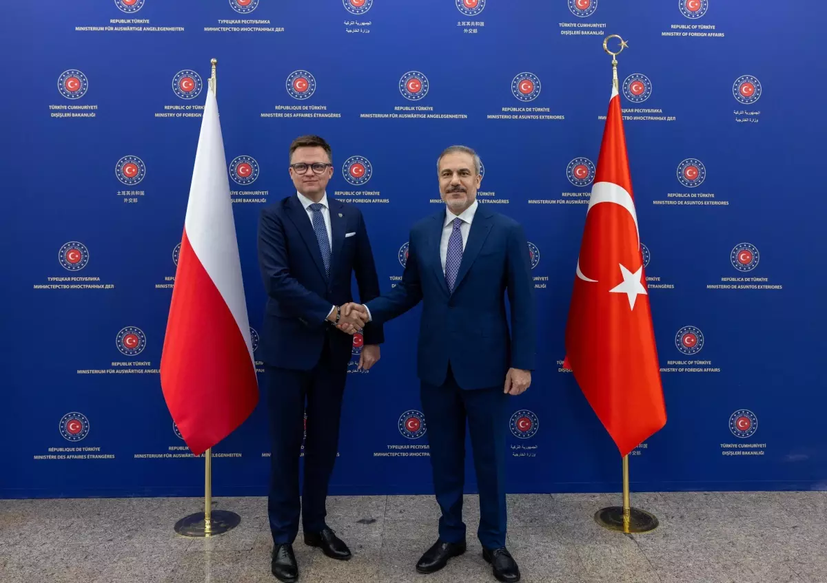 Hakan Fidan Polonya Meclis Başkanı ile Görüştü