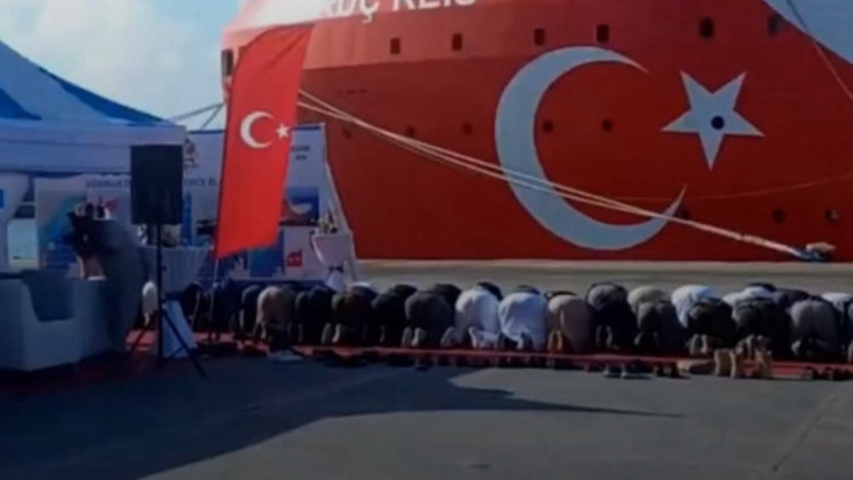 Somalililer, Oruç Reis’i göreve namaz ve dualar ile uğurladı
