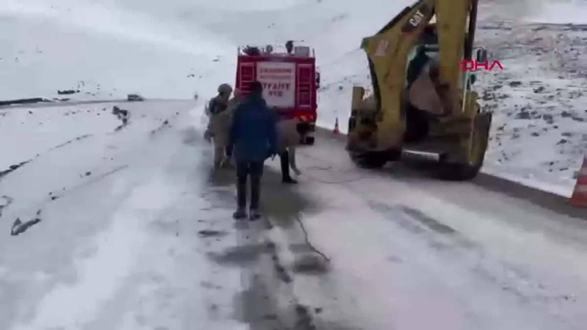 Erzurum’da Minibüs Kazasında Sürücü Sıkıştı