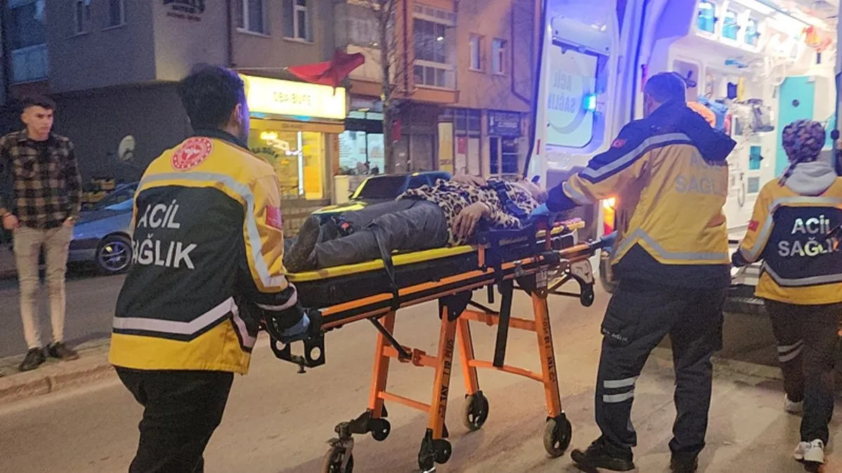 Eşiyle tartışan kadın başka bir eve sığındı: Öfkeli koca elinde bıçakla kapıya dayandı!