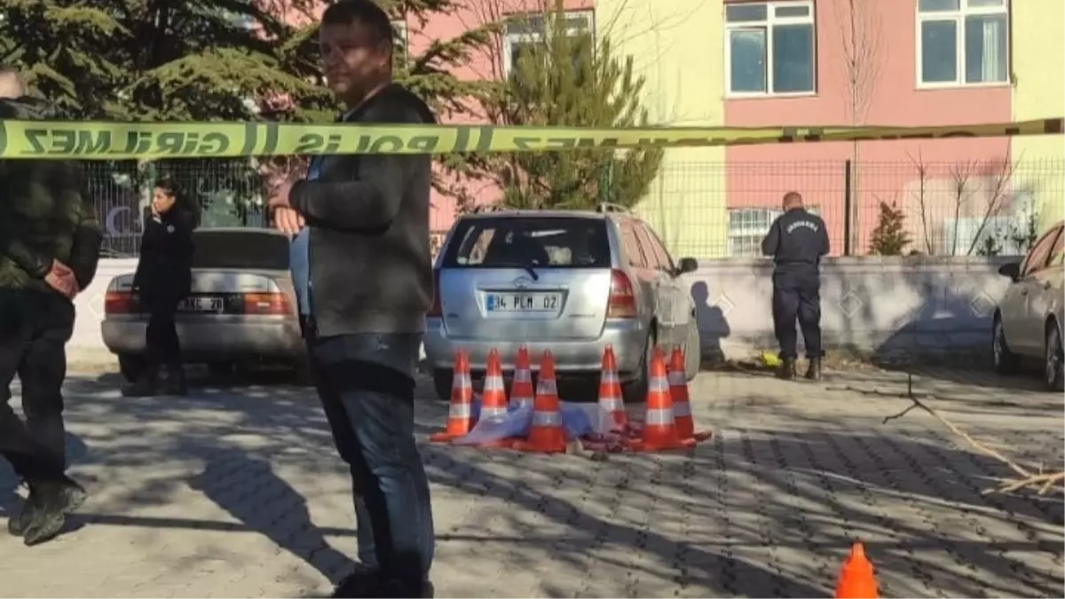 Okul Önünde Servis Minibüsü Çarpan Öğrenci Hayatını Kaybetti