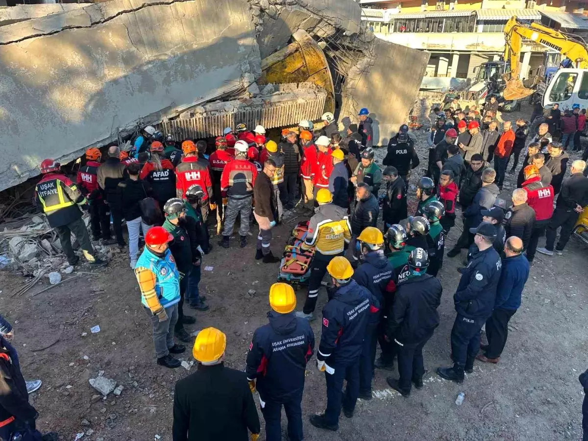 Uşak’ta İşhanı Yıkımında Göçük: Operatör Hayatını Kaybetti