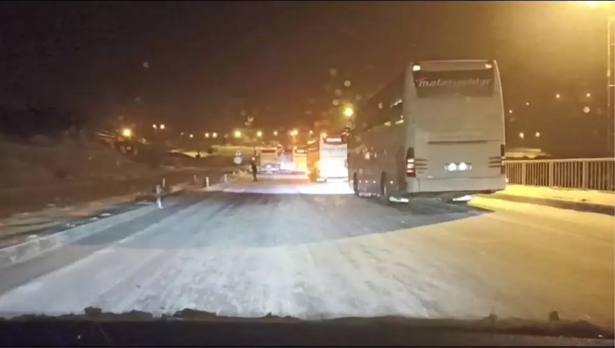 Sivas’ta Yoğun Kar Yağışı Ulaşımı Aksatıyor
