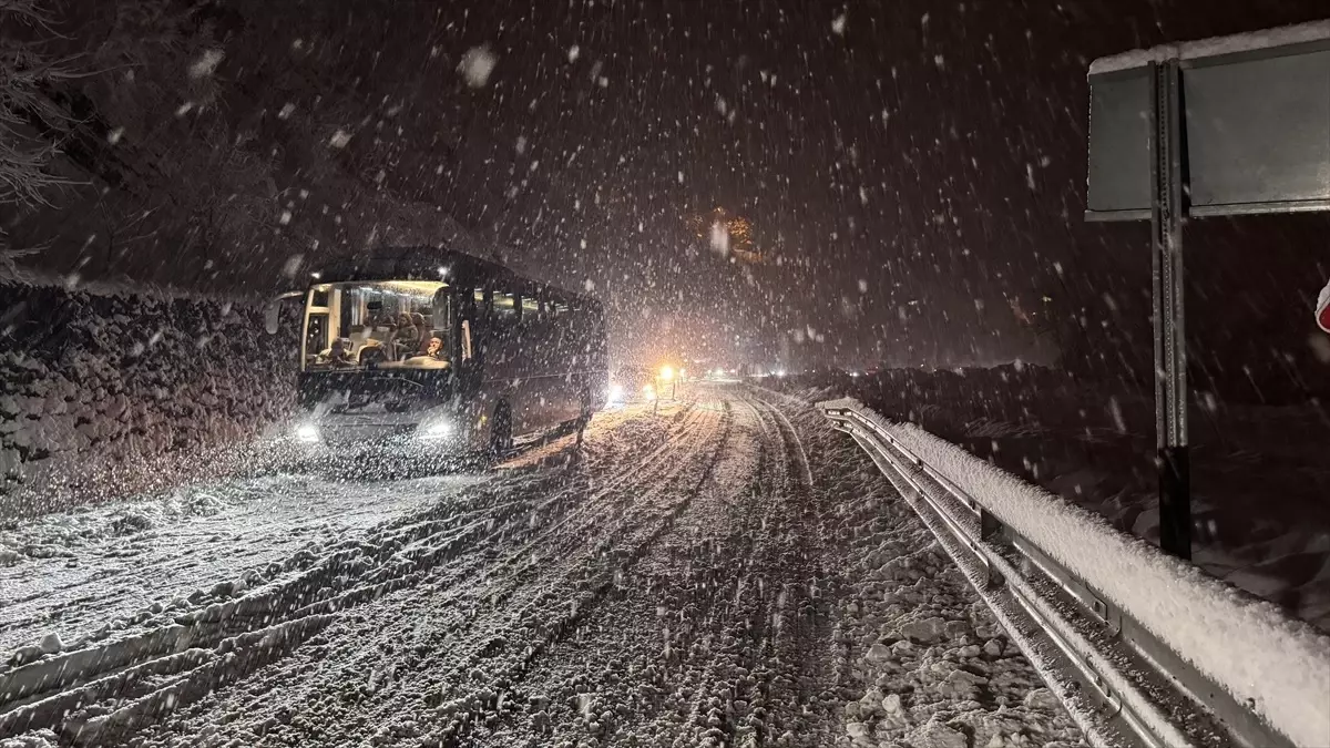 Zonguldak’ta Kar Yağışı Ulaşımı Zorlaştırdı