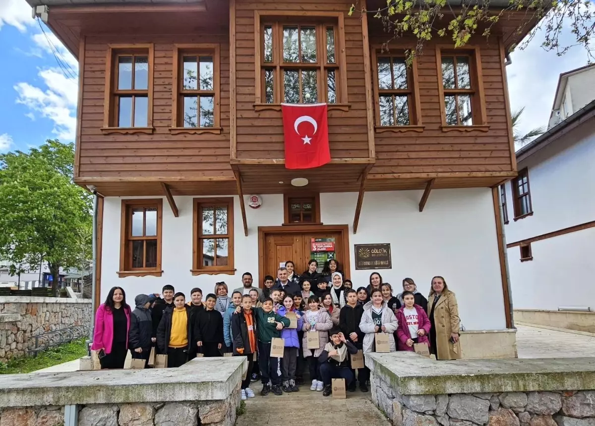 Gölcük’te En Çok Kitap Okuyan Öğrenciler Ödüllendirildi
