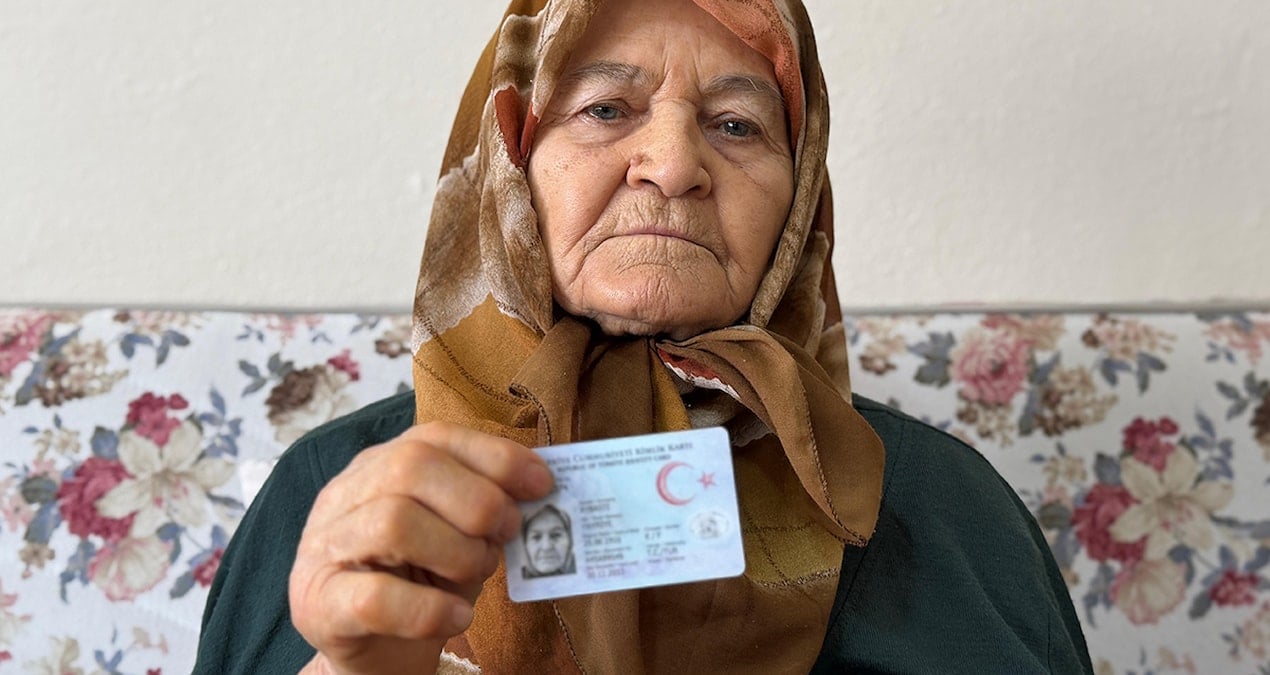 109 yaşındaki Hayriye teyzeye ‘Anneler Günü’ kutlaması