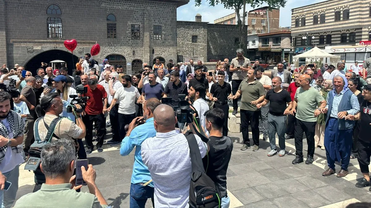 Diyarbakır’da bayram havası! Davul-zurnalı kutlama